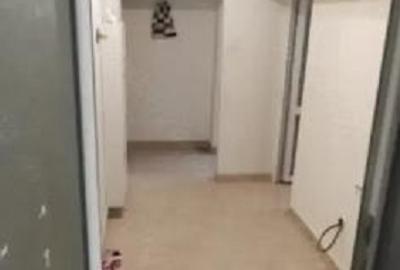 Apartament cu 3 camere semidecomandat în Groapa