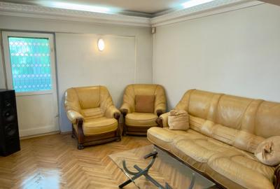 Apartament cu 5 camere decomandat, mobilat în Păcii