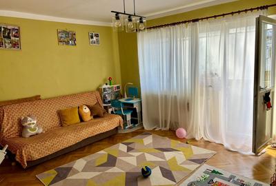 Apartament cu 3 camere decomandat, mobilat în Dâmbovița