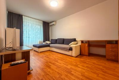 Apartament cu 3 camere semidecomandat în Uverturii