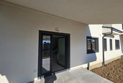Duplex nou, P+E, 1 apartament la cheie, 1 la alb, Moșnița Veche, comision 0% - 6