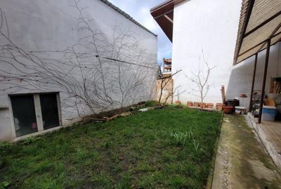 De vânzare – Casă unifamilială cu casă secundară, în cartierul Gruia - 18