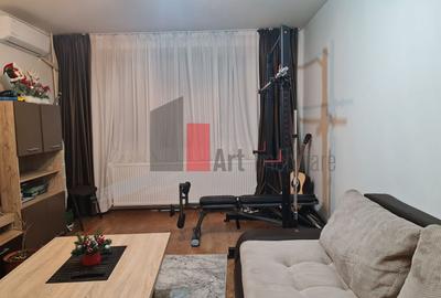 Apartament cu 3 camere decomandat în Drumul Taberei