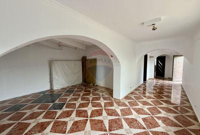 Casă / Vilă cu 8 camere - 10