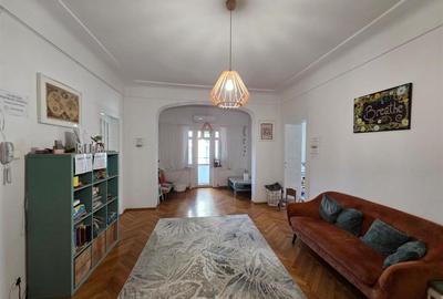 Apartament cu 5 camere decomandat în Armeneasca