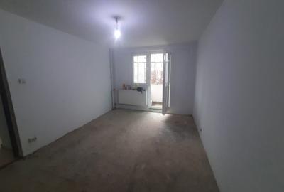 Apartament cu 2 camere decomandat în Drumul Taberei