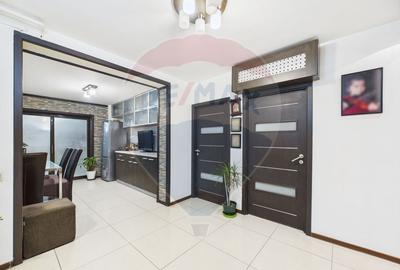 Apartament cu 4 camere de vânzare în zona Dristor - 1