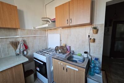 Apartament 2 camere, decomandat, etaj 2 din 2, cu pod, zona Aeroport, comision 0 - 14