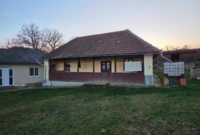 CASĂ CU TEREN  DE VÂNZARE ÎNTRO ZONĂ FRUMOASĂ SI LINISTITĂ - 4