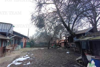 Casa taraneasca traditionala pe parter cu gradina si livada 1700mp in Gruiu, la - 8