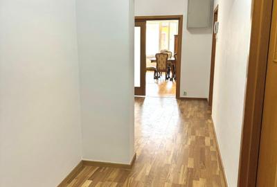 Proprietate spatioasa si versatila, formata din hochparter inalt si demisol - 18