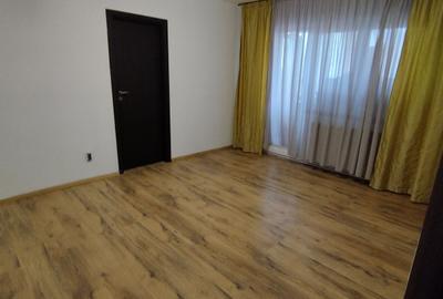 Vand apartament 2 camere zona Piata Astra - 1