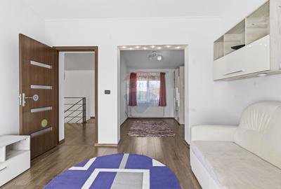 Casă cu 5 camere de inchiriat in Sofronea,Arad - 17