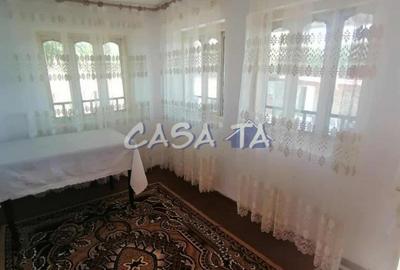 Casa situata in Bumbesti Pitic - Carligei - 12