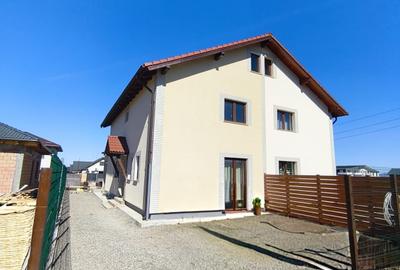 Casă tip duplex, cu 4 camere pe un teren de 300 mp teren - 1