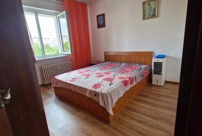 Apartament cu 3 camere decomandat în Dristor