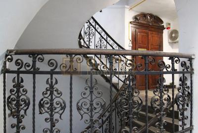 Spatiu birou in Piata Unirii; Eugen de Savoya. - 2