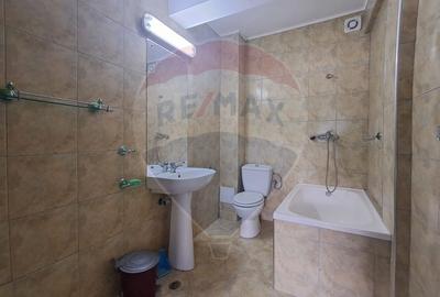 Pensiune Eselnita / 16 camere / Teren - 1448 mp / Ponton - 31