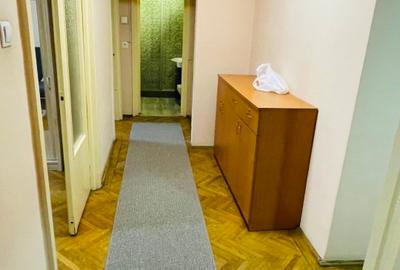 Inchiriez apartament 3 camere, decomandat, ultracentral, etaj 3/10, Bd. Magheru - 7