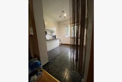 Apartament cu 3 camere decomandat în Berceni