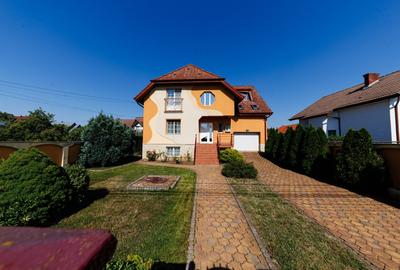 Vilă cu spatii largi, curte generoasă - 32