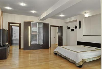 Vila de lux in apropiere de Cambridge School | Curte superba - 23