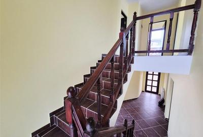 Casa de vanzare individuala cu garaj in Bucium - 12