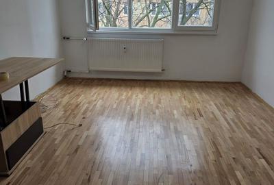 Apartament cu 3 camere semidecomandat în Drumul Taberei
