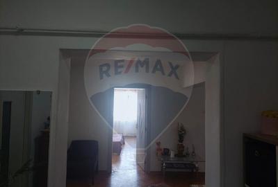 Apartament cu 4 camere decomandat de vânzare în Moinesti - 7
