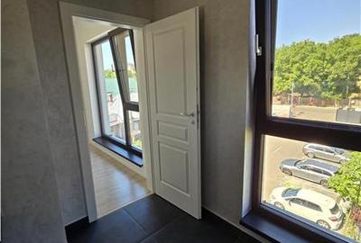 De inchiriat: Penthouse 4 camere 118 mp - etaj 3/3 | Terasa 19,2 mp. 3,8 km fata - 9
