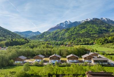 La poalele Bucegilor, ultimul chalet din proiectul Alpinia · Râșnov - 1