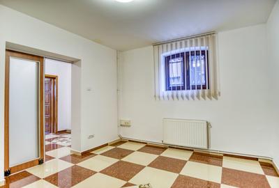 Universitate bld Carol Parcu Izvorul Rece Casa 11 camere, 2 locuri de parcare - 20