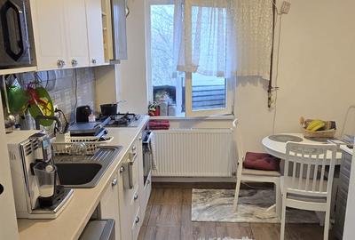 Vanzare apartament decomandat 3 camere 1 Decembrie / Titan / Ozana - 1