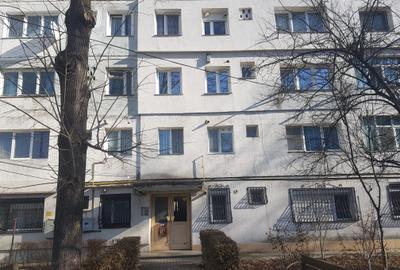 Apartament doua camere, nedecomandat, etaj trei, CT, termopan, balcon, geam baie - 2