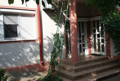 Casă cu 5 camere în Șendreni