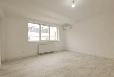Apartament cu 3 camere decomandat în Berceni