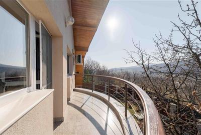 Casa de Lux in Livada cu Ciresi Eleganta, Confort si Panorama de Vis - 13