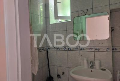 Apartament la casa 52 mp 2 camere terasa pivnita central Cisnadie - 11