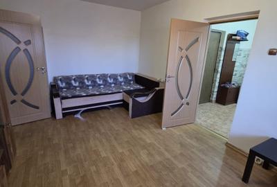 Apartament cu 2 camere semidecomandat, mobilat în Brâncoveanu