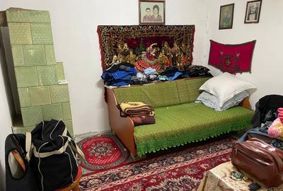Vand casa batraneasca din caramida acoperita cu tabla mobilata si utilata - 4