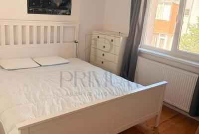 Apartament cu 3 camere semidecomandat în Buziașului