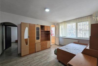 Apartament cu 2 camere semidecomandat în Tei
