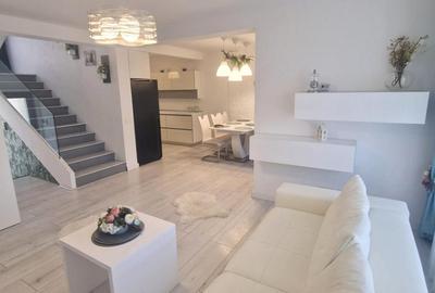 De vanzare vila triplex moderna 4 camere 2 bai in Șelimbar - 1