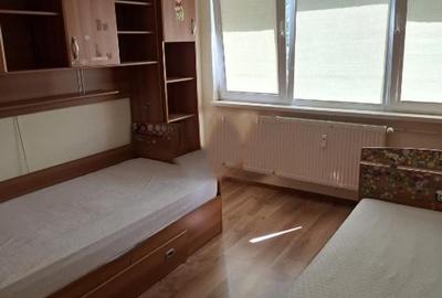 Apartament cu 3 camere decomandat în Obor