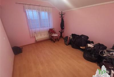 Vila 5 camere regie proprie cu gradina/garaj in Bacu (Joita) - 11