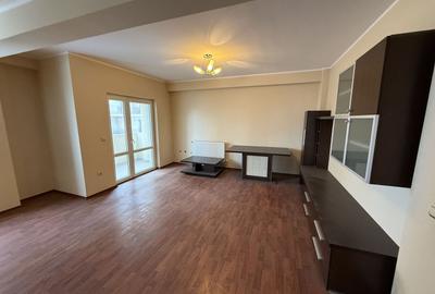 Apartament cu 4 camere decomandat, mobilat în Central