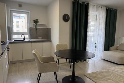 Apartament cu 2 camere decomandat în Tractorul