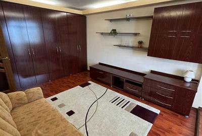 Apartament cu 2 camere decomandat în Podu Roș