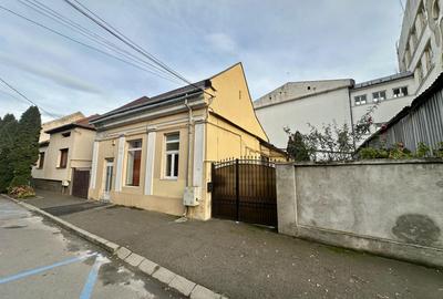 Casa / Spatiu, Zona Semicentrala - 1
