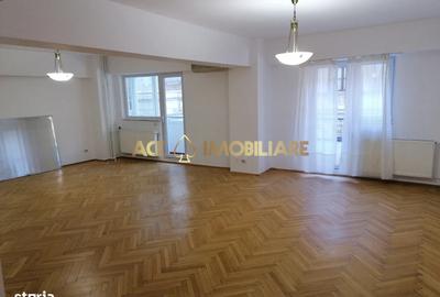 Birou, de 106.00 mp, în Universitate